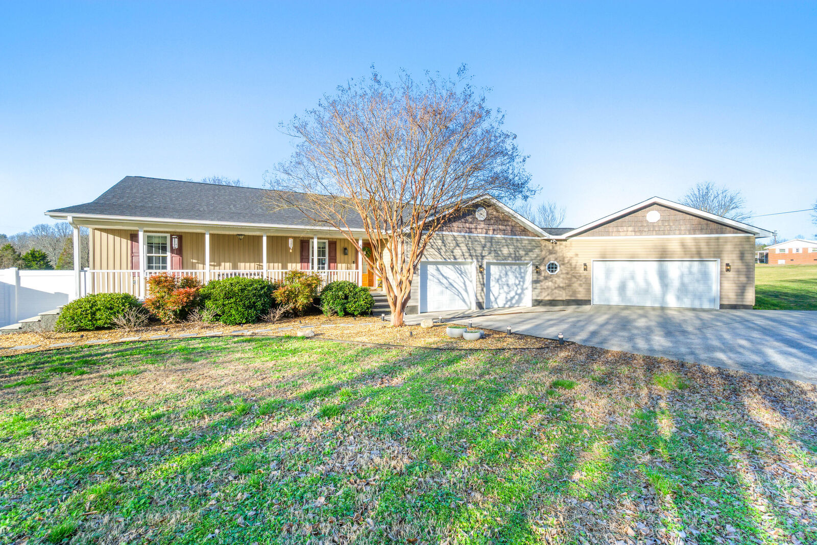 Property Photo: 685 County Road AL 35958