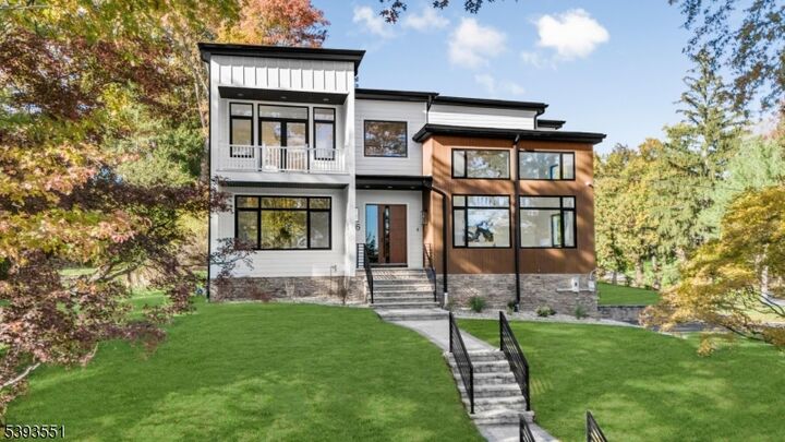 Property Photo:  6 Cambridge Drive  NJ 07078 