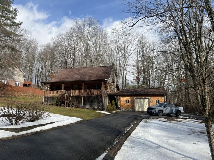 Property Photo: 301 Elizabeth Kay Ln WV 24901