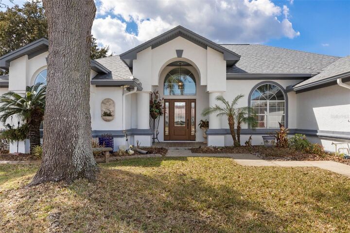 Property Photo: 10 Chelsea Court FL 32137