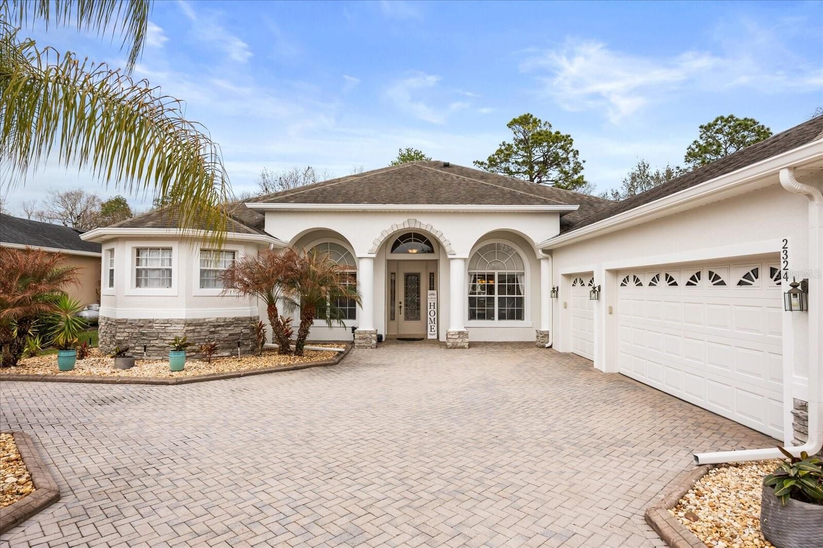 Property Photo: 2324 Willow Drop Way FL 32766