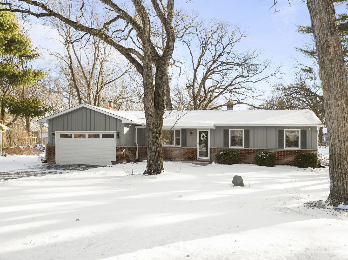 Property Photo:  4907 Valerie Drive  IL 60014 