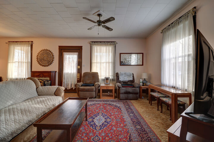 Property Photo:  700 N 3rd Street  IA 52732 