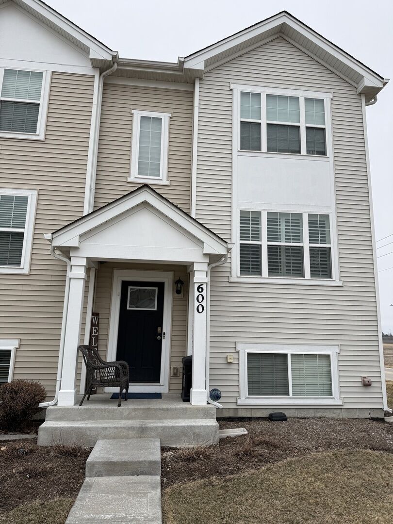 Property Photo:  600 Spring Leaf Drive  IL 60431 