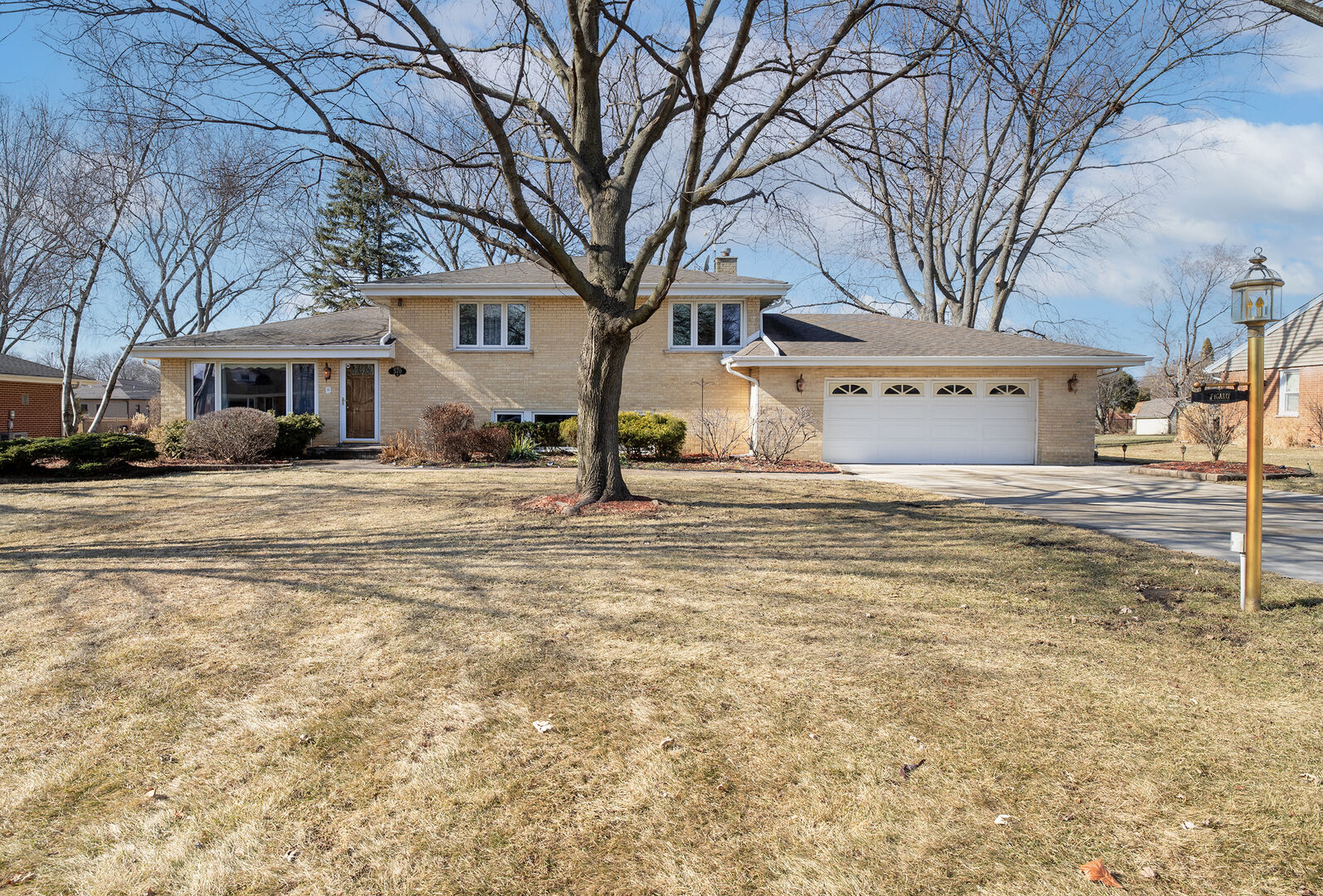 Property Photo: 570 Woodview Avenue IL 60007