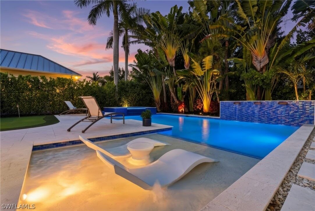 Property Photo:  725 Harbour Drive  FL 34103 