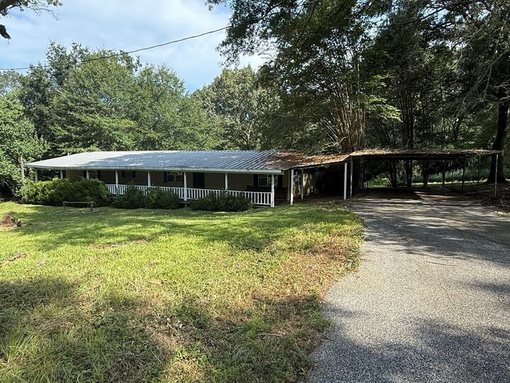 Property Photo:  640 Aldredge Circle  TX 75969 