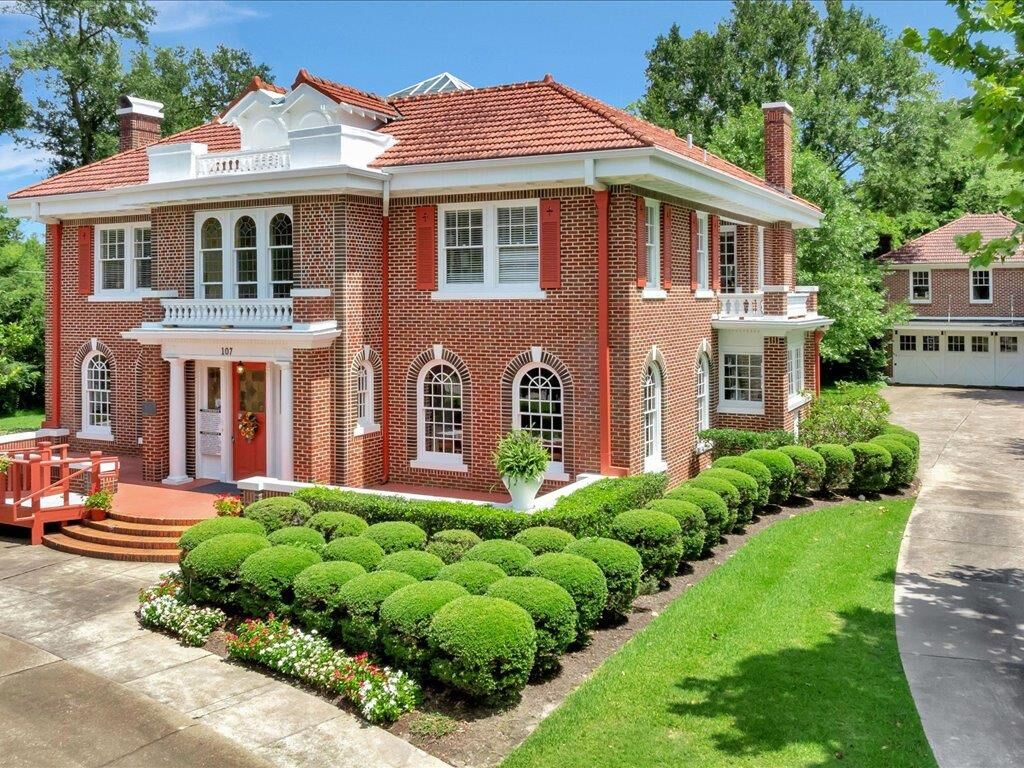 Property Photo:  107 W Kerr Avenue  TX 74904 