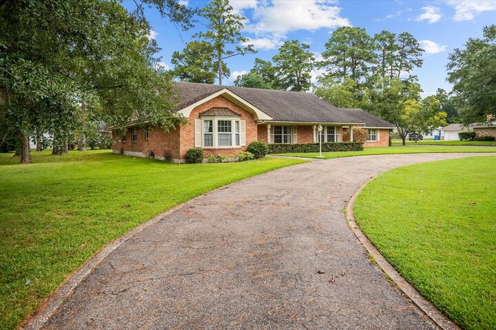 Property Photo: 900 Wildbriar Drive TX 75904