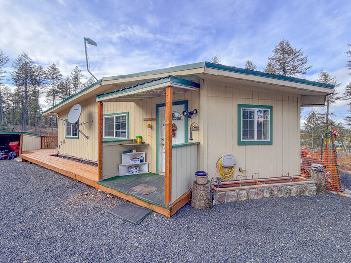 Property Photo: 3344-A E Jumpoff Rd WA 99181