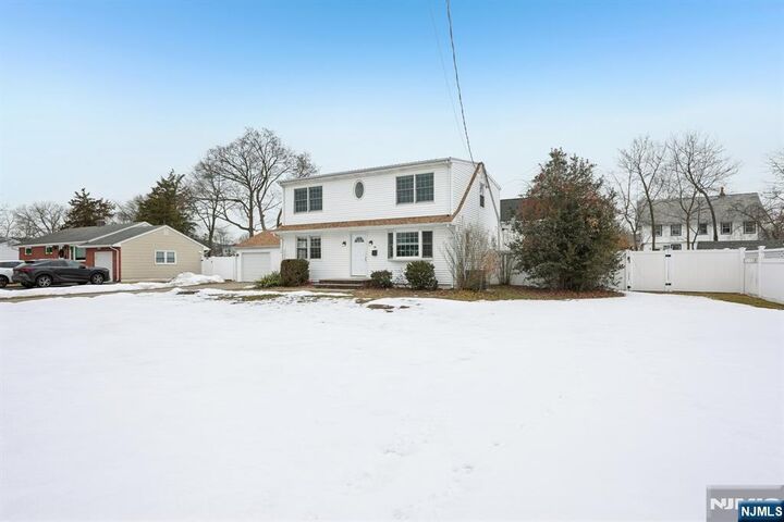 Property Photo:  32 Garden Place  NJ 07444 