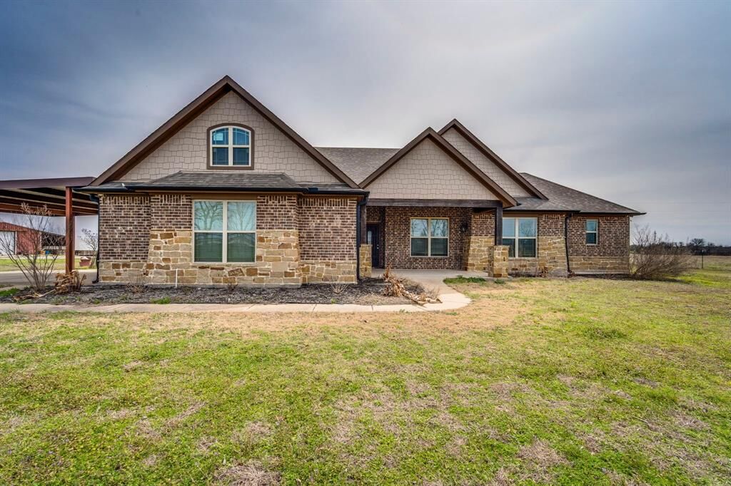 Property Photo: 901 Hoyt Road TX 75167