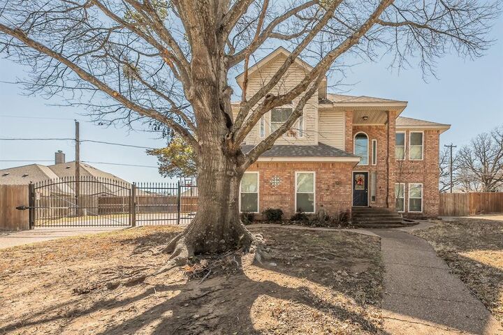 Property Photo:  3820 Meadowmere Lane  TX 76001 