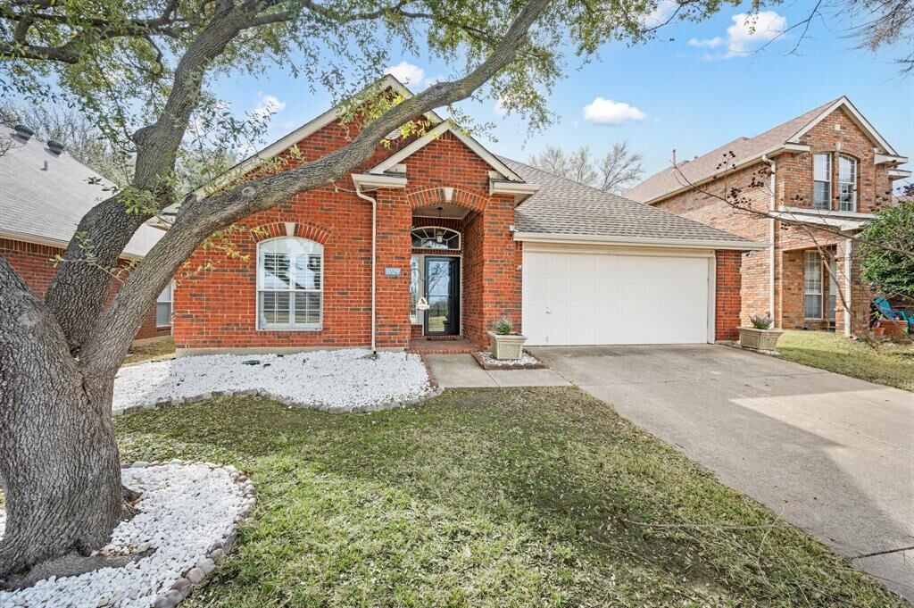 Property Photo: 1029 Sun Ridge Drive TX 75028
