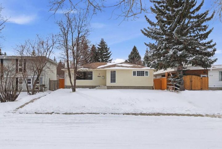 Property Photo:  5031 Vienna Drive NW  AB T3A 0W8 
