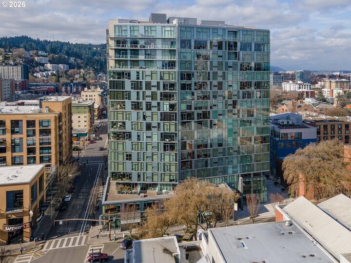 Property Photo:  1221 SW 10th Ave 1206  OR 97205 