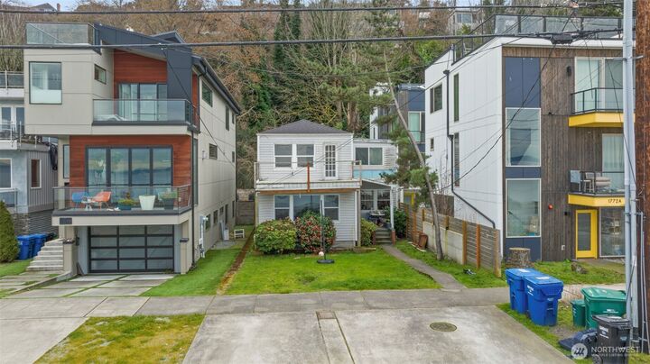 Property Photo:  1768  Alki Avenue SW  WA 98116 