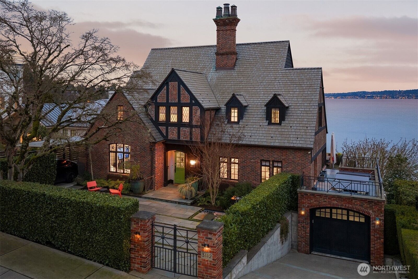 Property Photo:  3112 E Laurelhurst Drive NE  WA 98105 