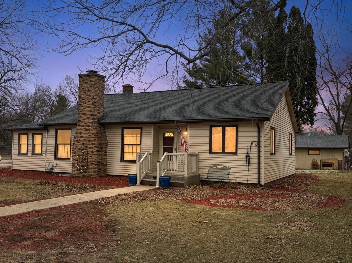 Property Photo:  217 W Franklin Street  IL 61072 