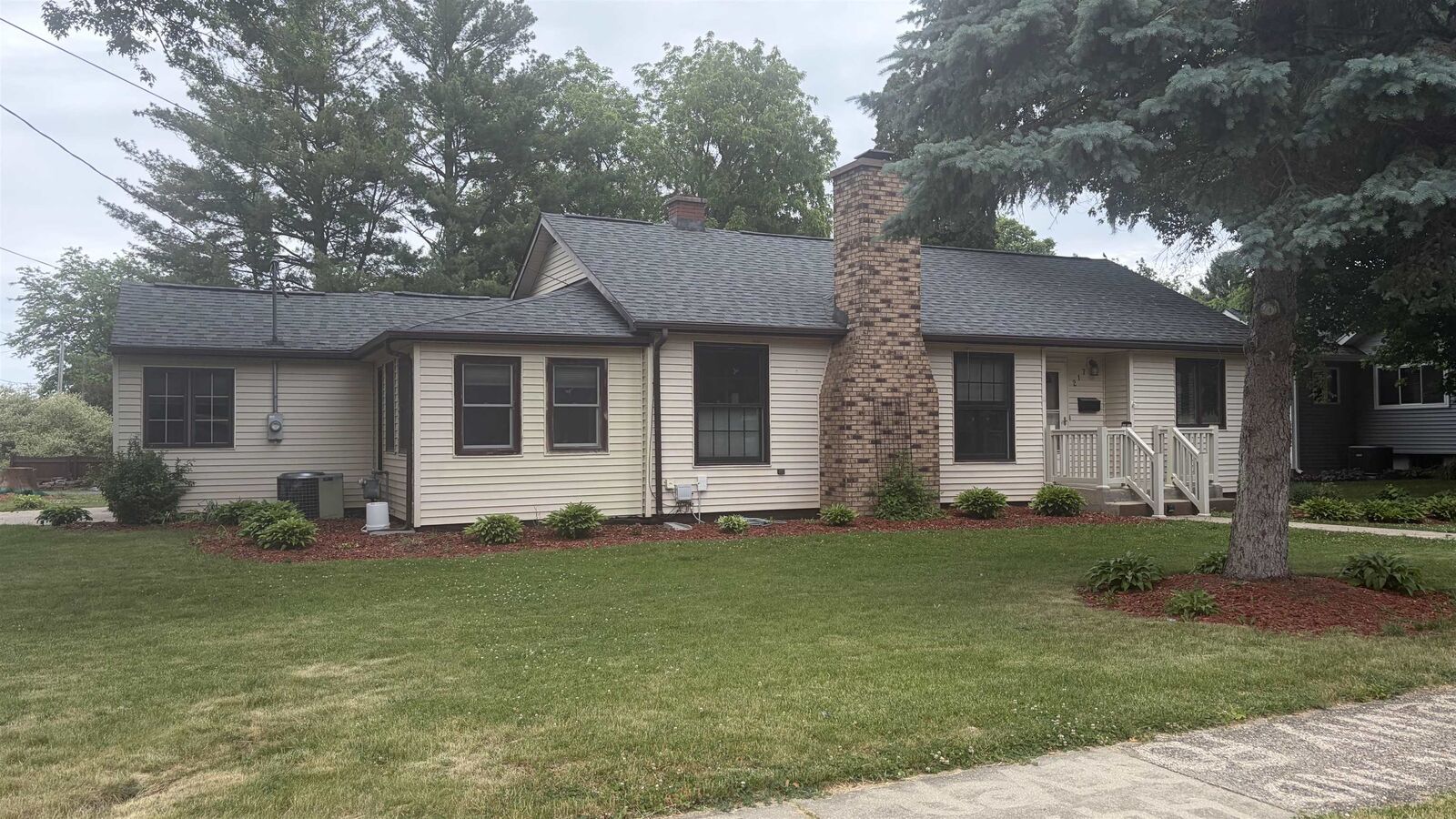 Property Photo:  217 W Franklin Street  IL 61072 