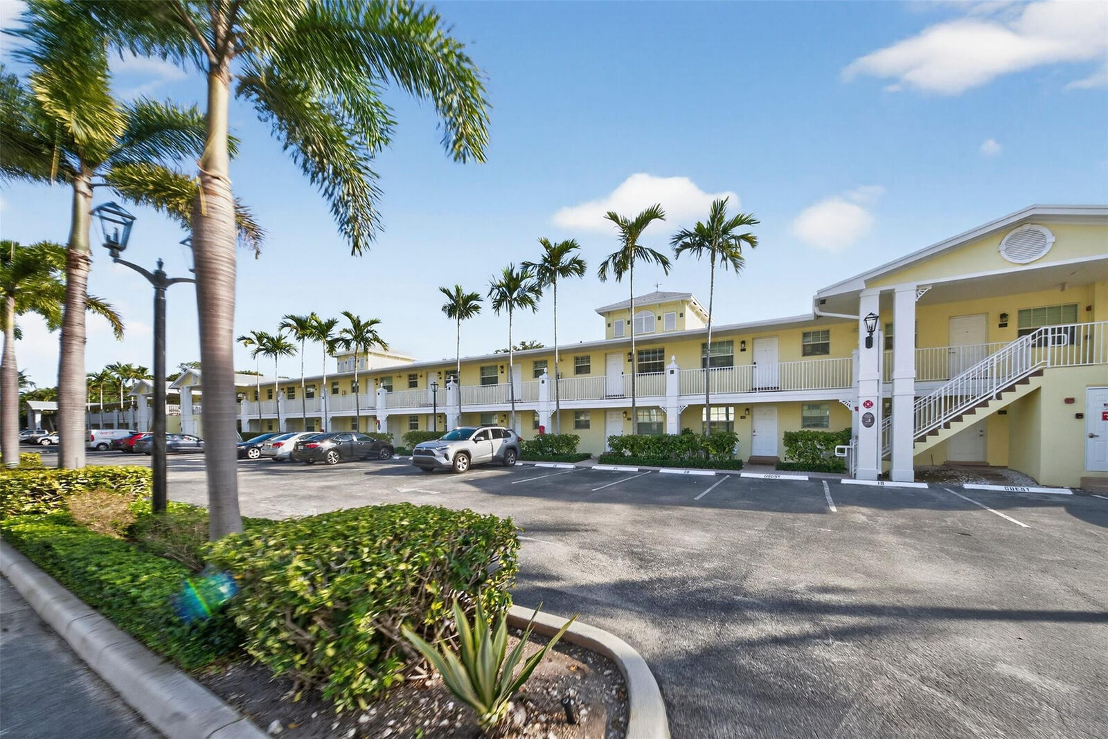 Property Photo: 2660 NE 8th Avenue 216 FL 33334