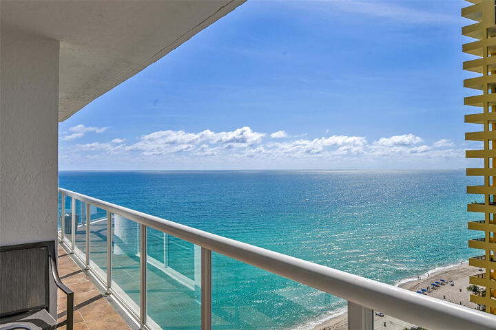 Property Photo:  16425 Collins Avenue 2011  FL 33160 