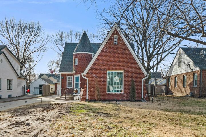 Property Photo:  153 N Parkwood Ln  KS 67208 