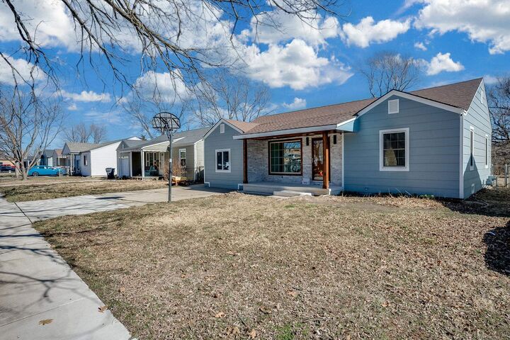 Property Photo:  2038 S Poplar St  KS 67211 