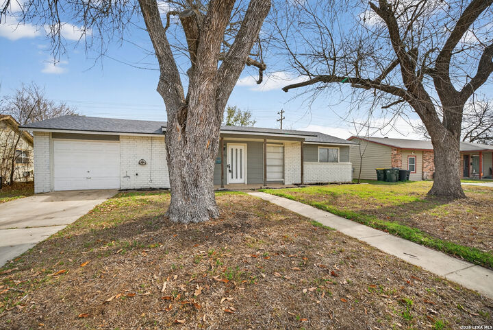 Property Photo: 300 Roanoke TX 78154