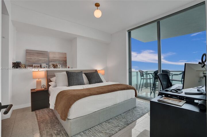 Property Photo: 900 Biscayne Blvd 2907 FL 33132