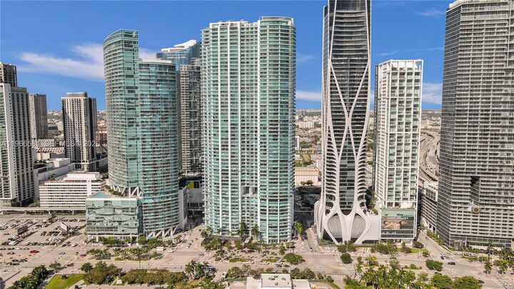 Property Photo:  900 Biscayne Blvd 2907  FL 33132 