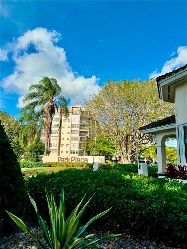 Property Photo: 900 Saint Charles Pl 316 FL 33026