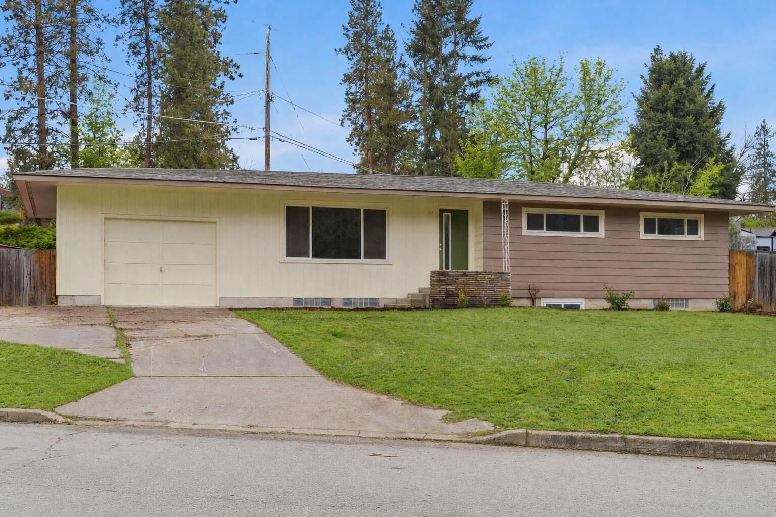 Property Photo:  1125 W Warn Way  WA 99208 