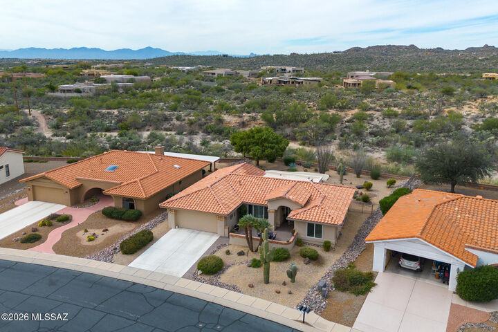 Property Photo: 814 E Desert Glen Drive AZ 85755