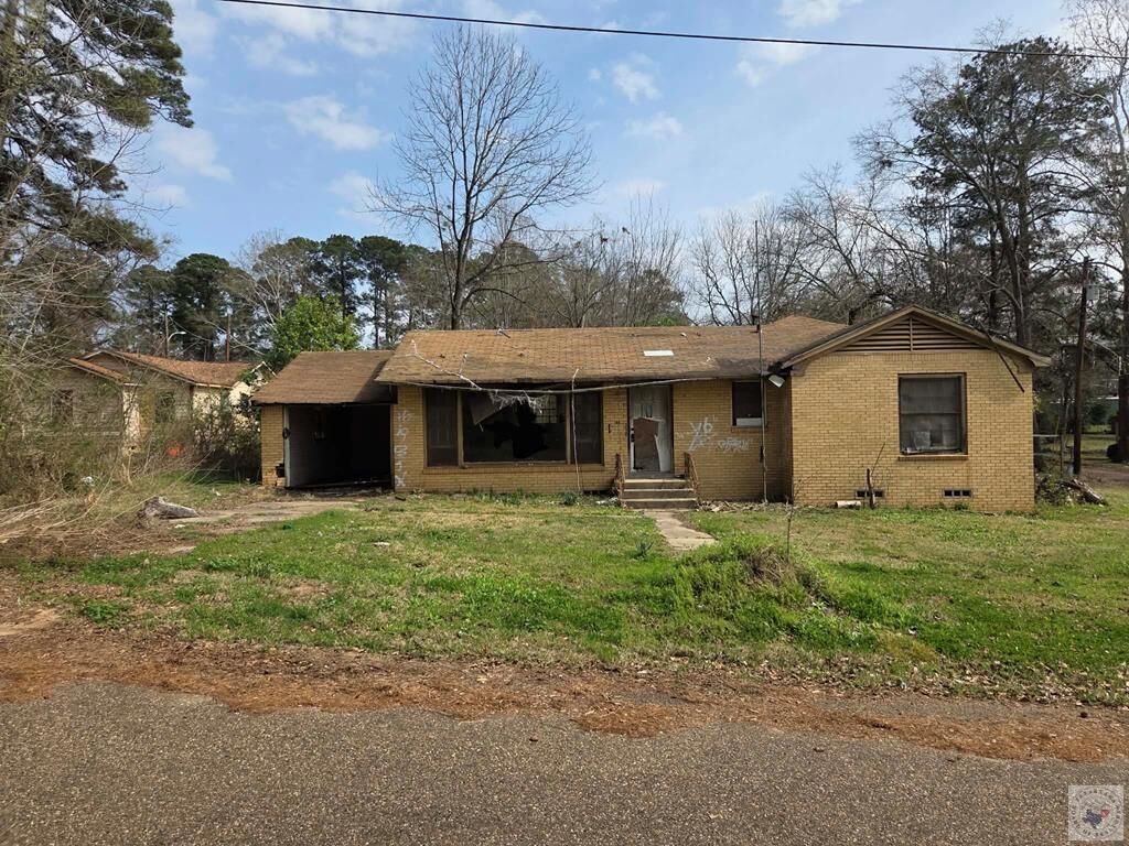 Property Photo:  202 Maple  TX 75551 