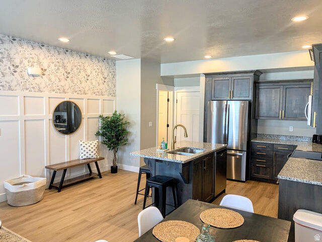 Property Photo: 150 W Seasons Ln 4 UT 84028