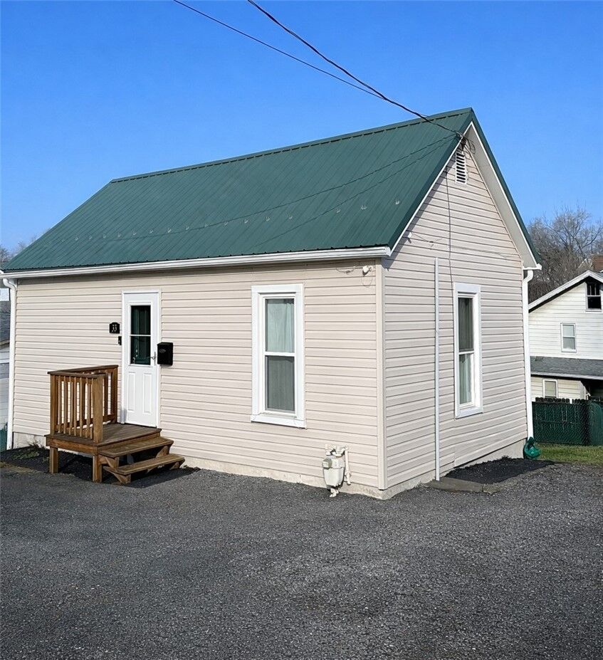 Property Photo:  33 Violet Ave  PA 15301 