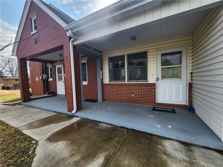 Property Photo: 1304 Porter St PA 15027
