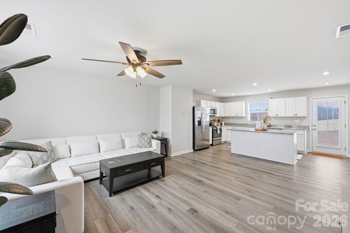 Property Photo:  193 Crownpiece Street  NC 28166 