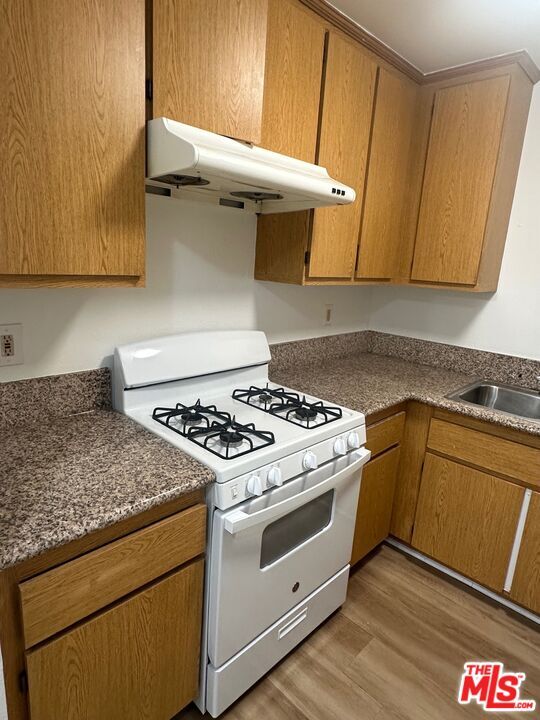 Property Photo: 428 S Grand View St CA 90057