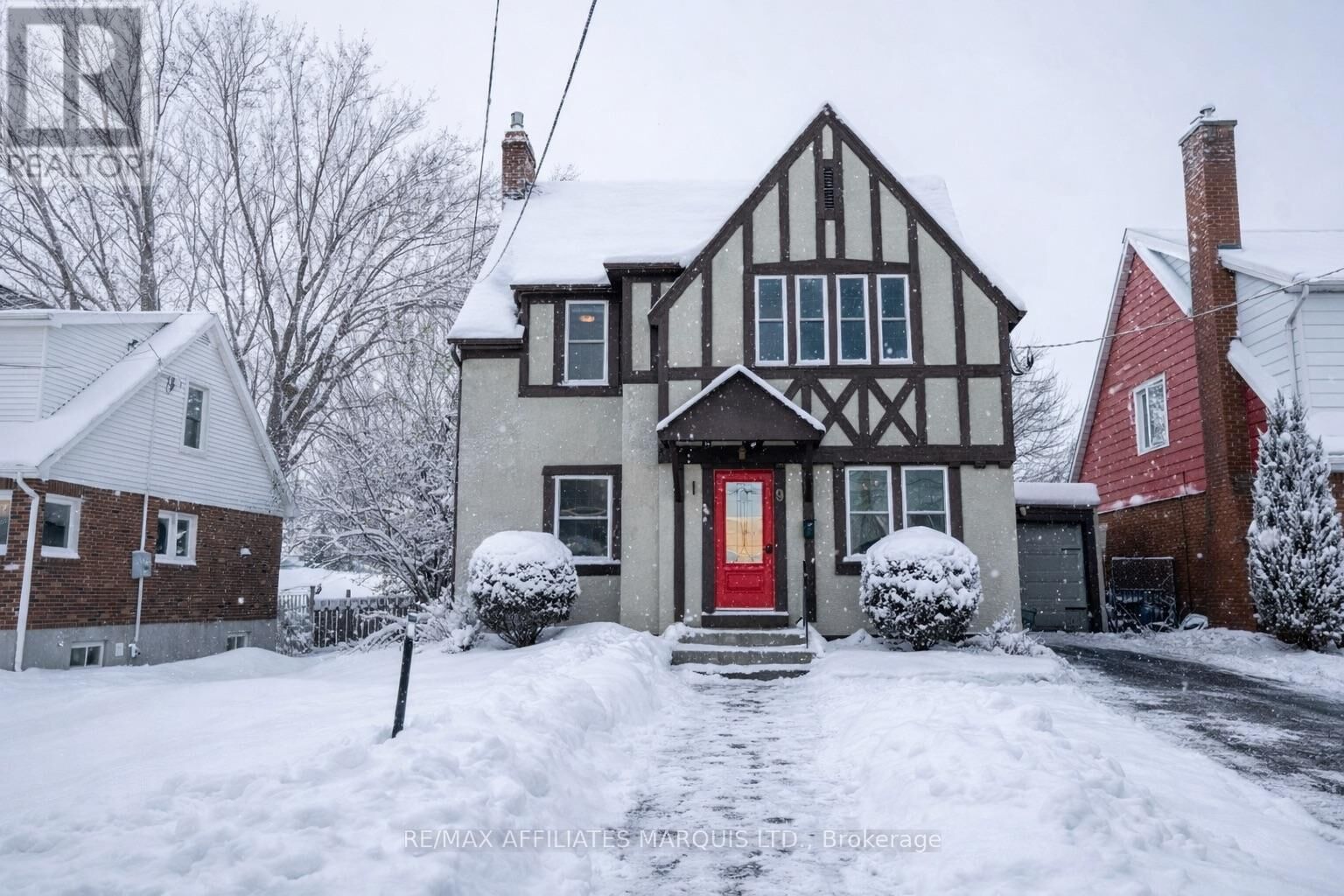 Property Photo:  9 Old Orchard Avenue  ON K6H 2H1 