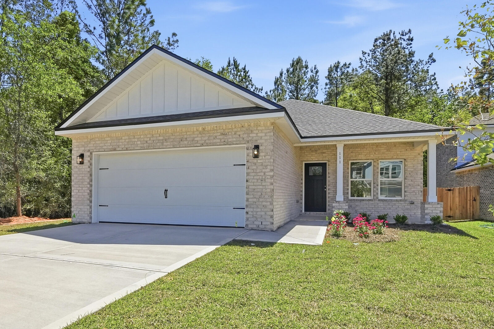 Property Photo: 111 Sandhill Court FL 32439