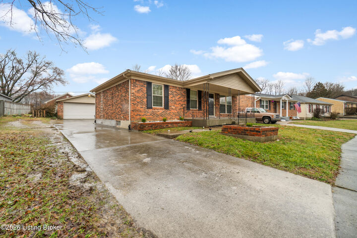 Property Photo:  3618 Ripple Creek Dr  KY 40229 