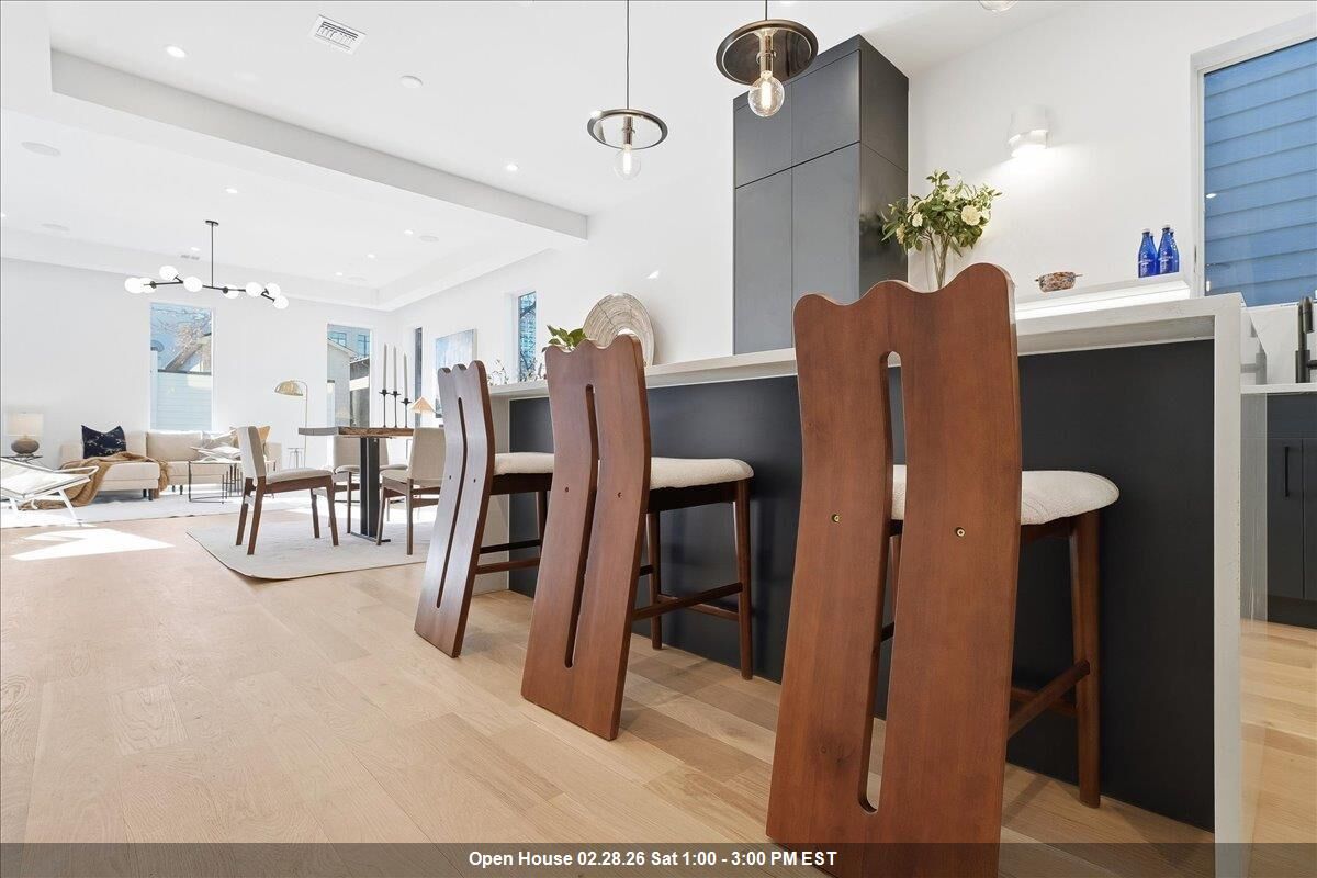 Property Photo:  105 Laidlaw Ave 3  NJ 07306 