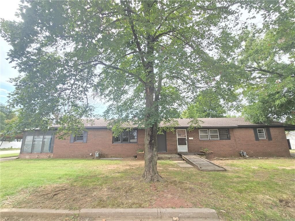 Property Photo:  401 W 1st Street  KS 67335 