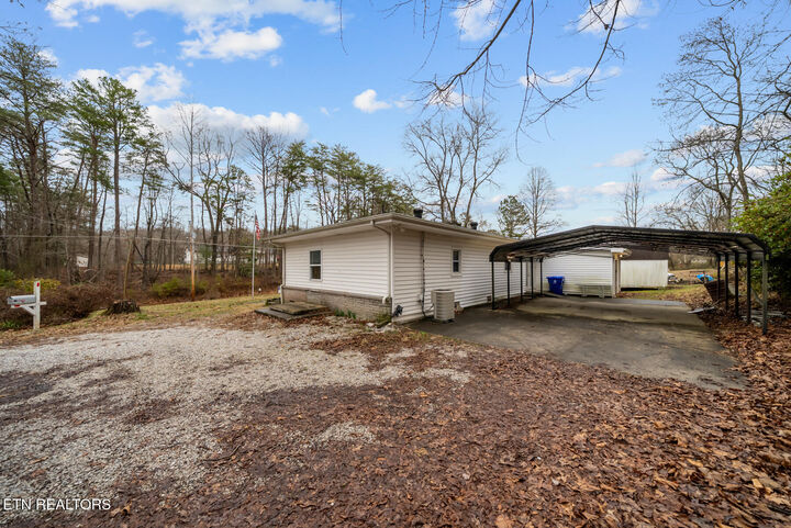 Property Photo: 307 Tarwater St TN 37854