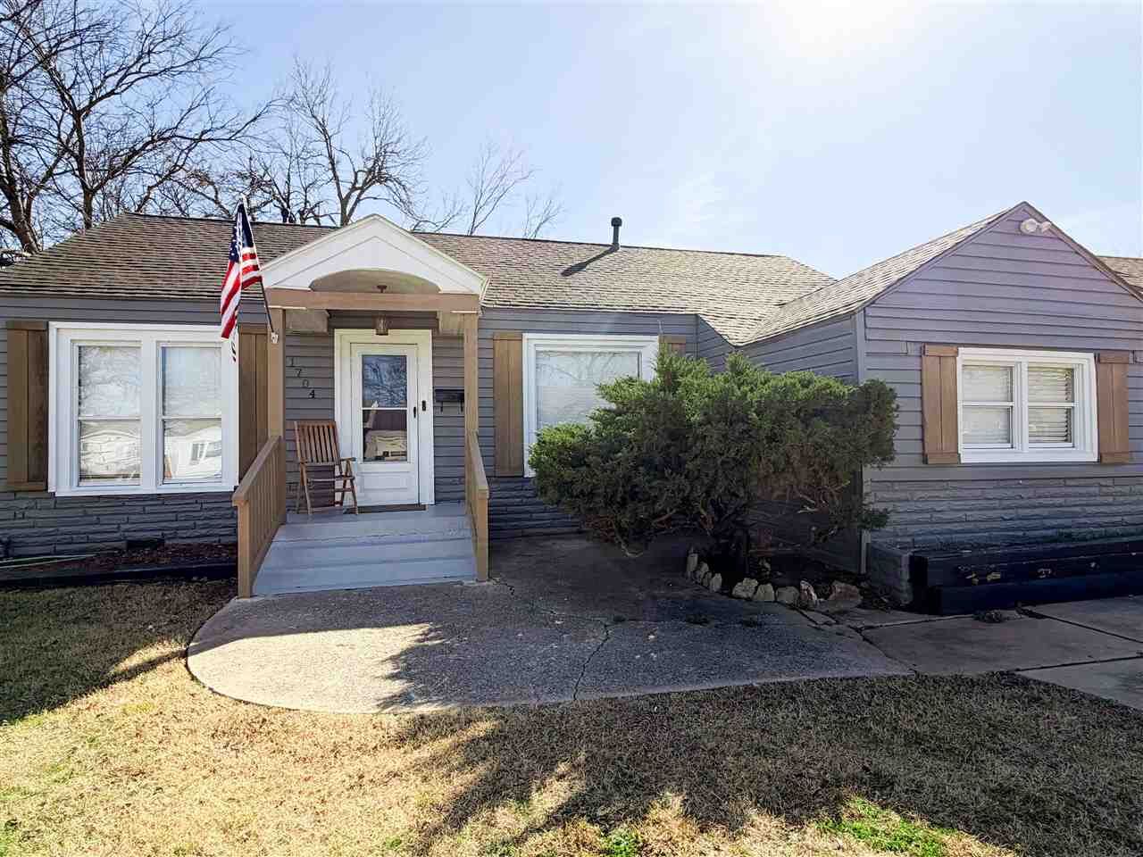 Property Photo:  1704 NW Oak Ave  OK 73507 