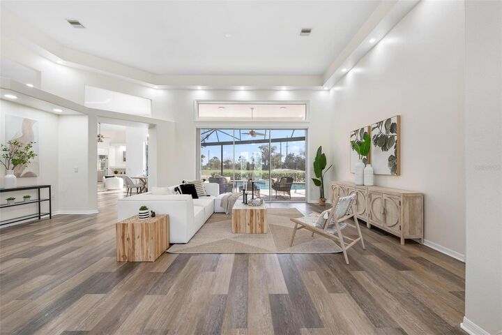 Property Photo: 422 Wincanton Place FL 34293