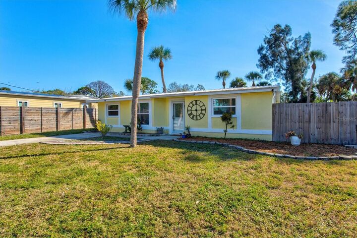 Property Photo:  612 Frances Street  FL 34275 