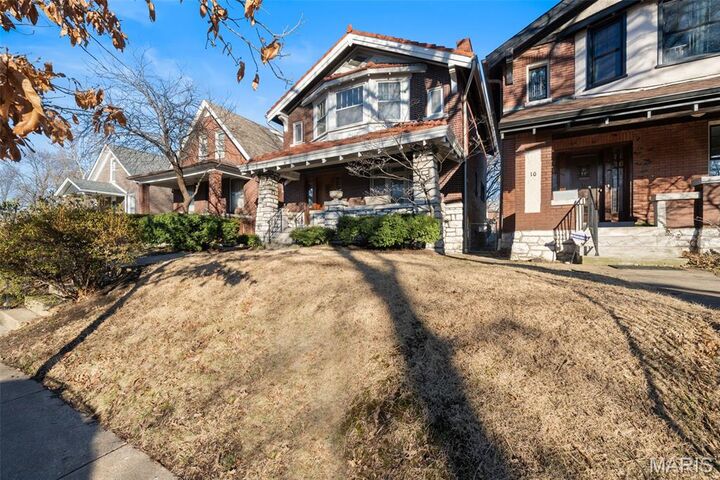 Property Photo: 8 Lawn Place MO 63110